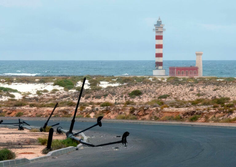 La rehabilitación de la urbanización SAU-8 busca devolver al entorno del Faro de El Cotillo su estado natural