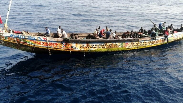 Mauritania intercepta una cayuco con 113 migrantes rumbo a Canarias