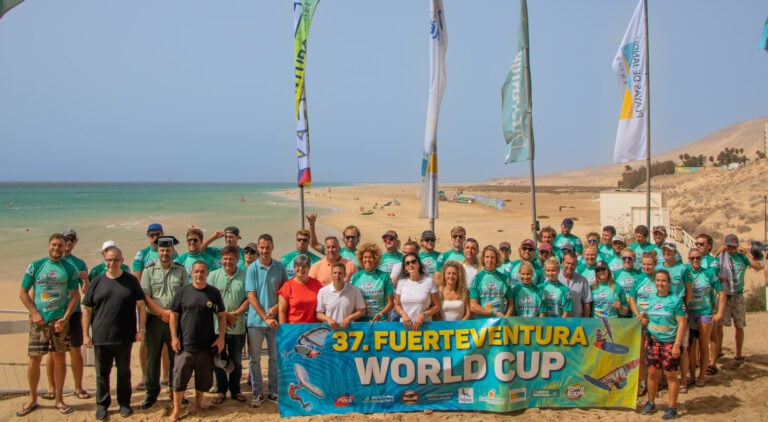 La élite del windsurf y wingfoil se da cita en La Barca en el arranque del Mundial 2025