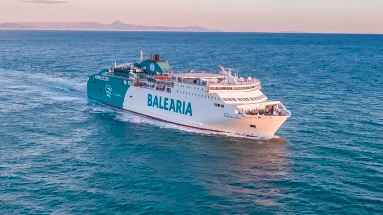 Armas Trasmediterránea acuerda la venta de sus operaciones a Baleària