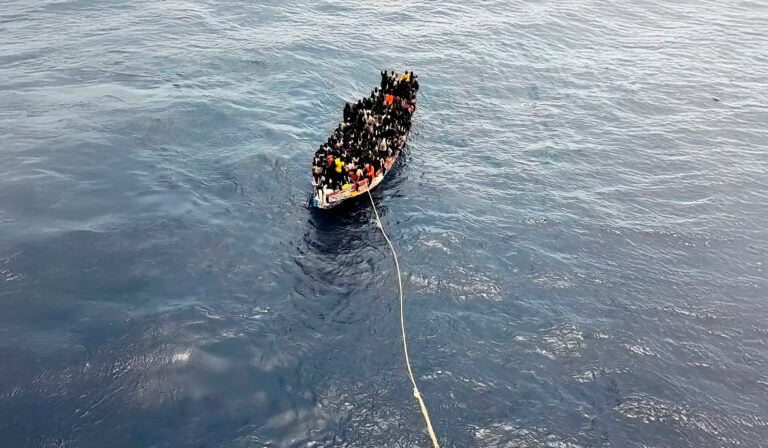 Llega a Gran Canaria el mayor cayuco hasta la fecha con 251 personas a bordo