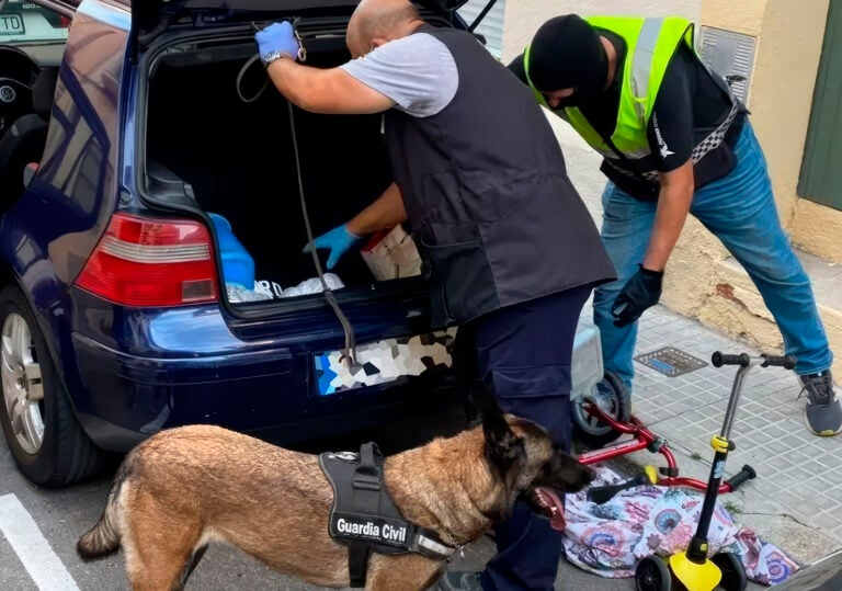 Guardia Civil incauta más de 25 kilos de cocaína ocultos en un doble fondo de un coche