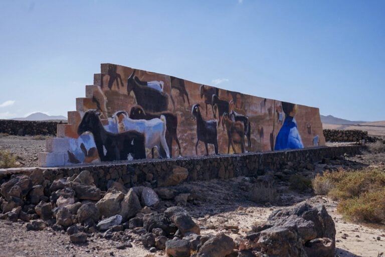 Murales para recuperar la memoria: La Oliva convierte espacios olvidados en arte