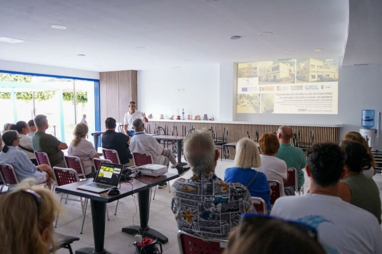 La Oliva impulsa la rehabilitación de 99 viviendas en el Casco Viejo de Corralejo con una inversión de 2,5 millones de euros