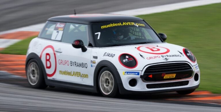 El piloto majorero Hugo Latorre se juega el liderato en Navarra en la Copa Mini España