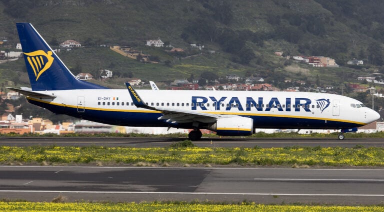 Ryanair cancela todos sus vuelos en Tenerife Norte y recorta 400.000 plazas en Canarias