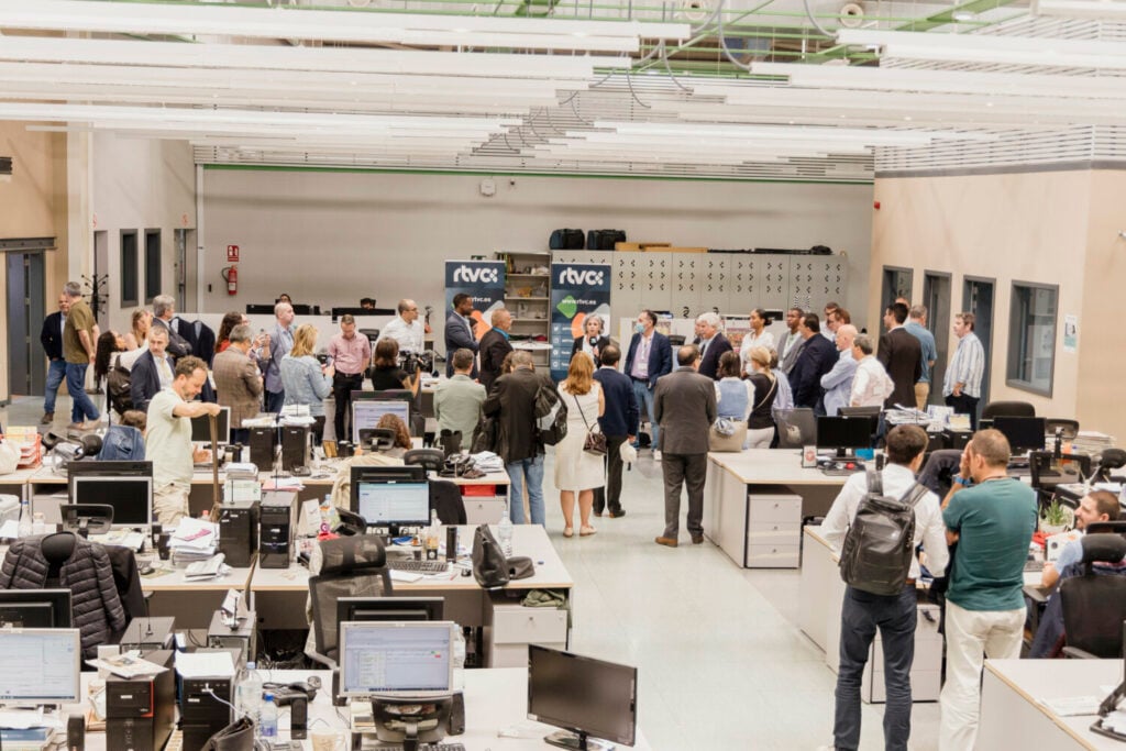 La posible privatización de los informativos de RTVC desata una crisis que NC-BC tilda de “sin precedentes”