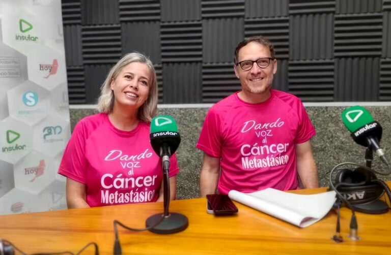 Dar voz al cáncer de mama metastásico: Fuerteventura se tiñe de rosa para visibilizar la enfermedad