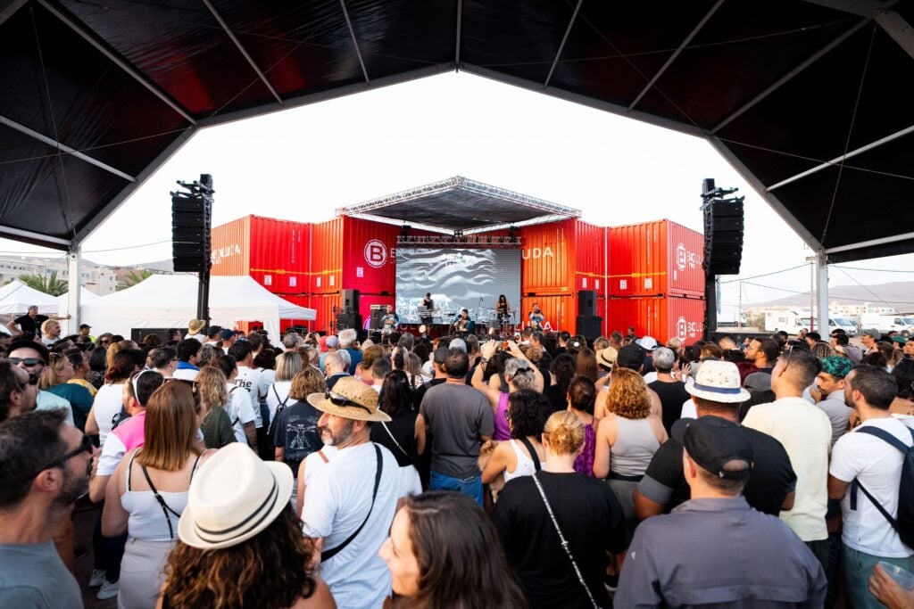 El Festival Arena Negra presenta su cartel de día con Timbeque, Sirinoque Folk, Caluu.C, Los Vinagres y Lucrecia