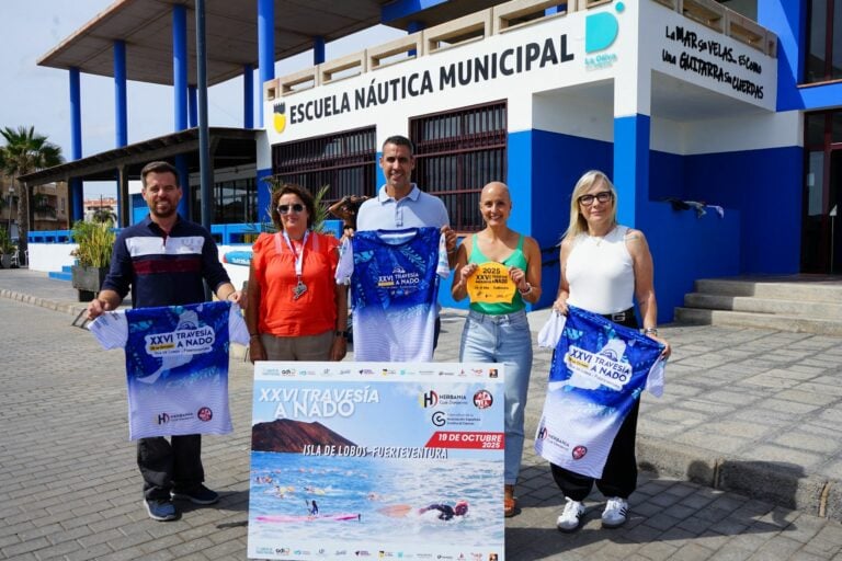 La Travesía a Nado Isla de Lobos – Fuerteventura celebra su XXVI edición con récord histórico de participación