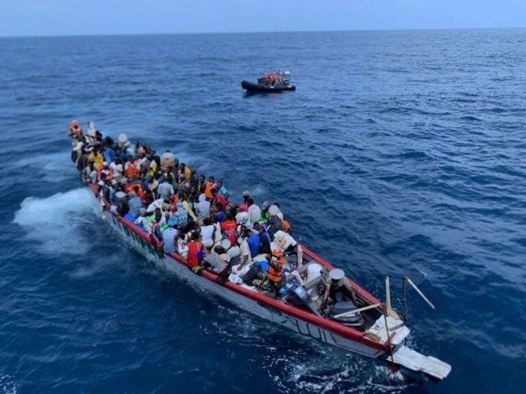 Senegal intercepta una embarcación con más de 120 migrantes rumbo a Canarias