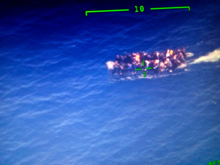 Rescatadas 58 personas migrantes a bordo de una neumática al sur de Fuerteventura