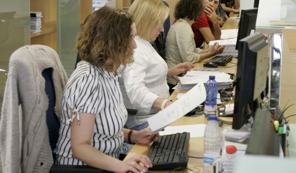 Respaldo sindical para un plan que afectará al 64% de la plantilla autonómica