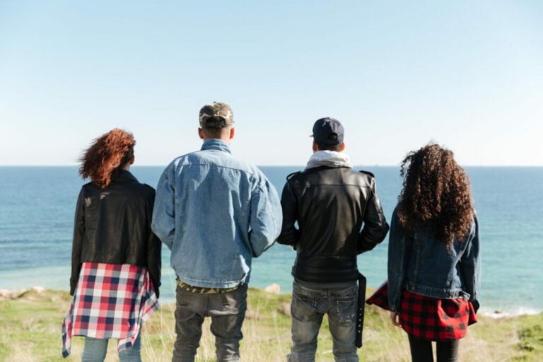 Identidad fuerte y desconfianza institucional: el retrato de la juventud canaria en 2025