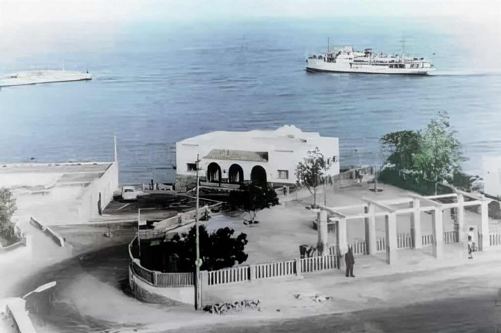 El Efequén reclama recuperar la Plaza de España “exactamente como era” y propone rebautizarla como Plaza de Puerto Cabras