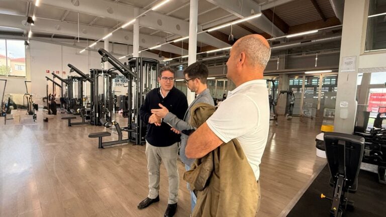 La capital refuerza y moderniza sus instalaciones deportivas con mejoras en la Piscina Municipal y el Pabellón Oasis