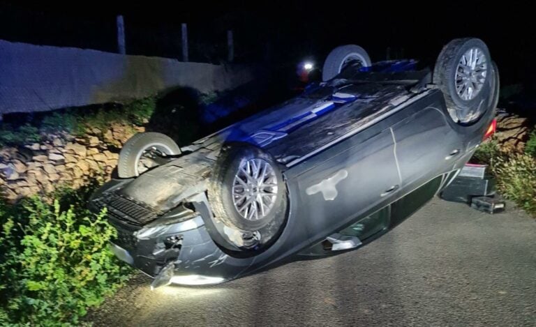 Vuelco de un vehículo en Los Llanos de la Concepción sin heridos de gravedad