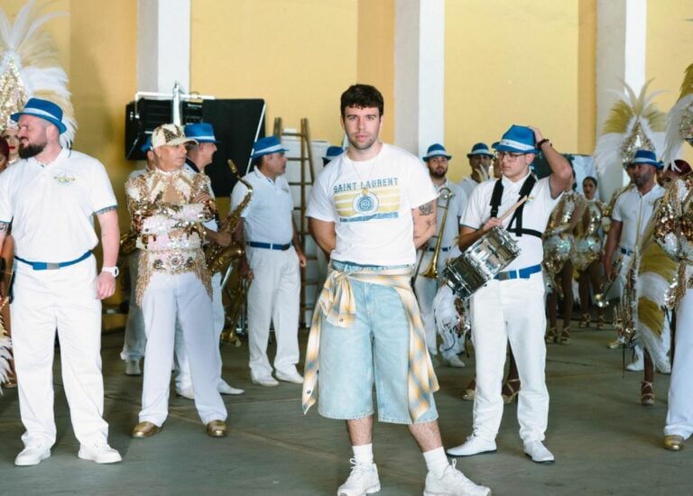 El artista Quevedo rinde homenaje al Carnaval de Las Palmas de Gran Canaria en su nueva canción ‘Ni borracho’