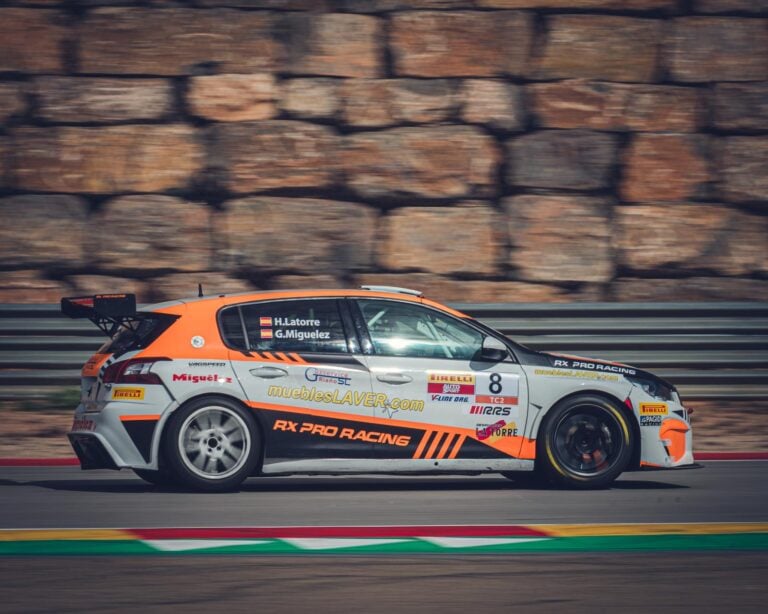 Hugo Latorre firma un debut brillante en el Campeonato de España de Turismos