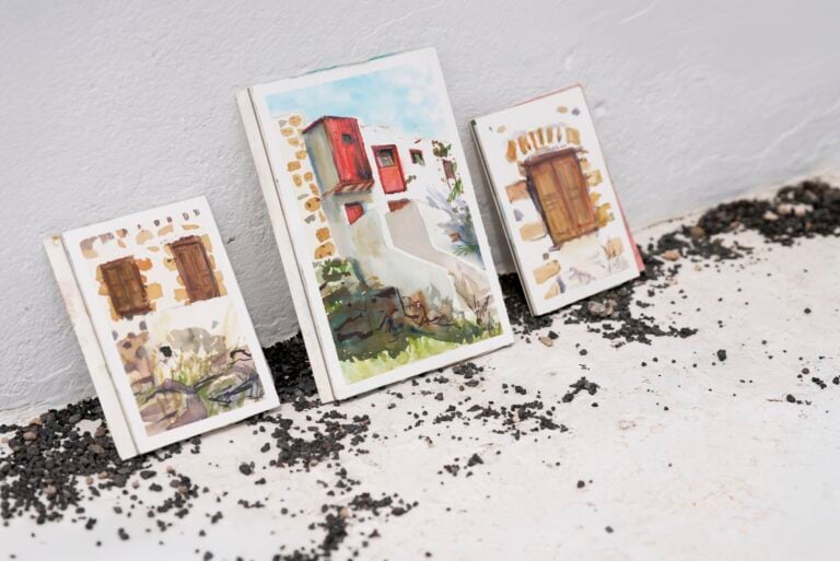 El arte resiste al mal tiempo y pone el foco en la memoria de la Cornisa de Puerto del Rosario