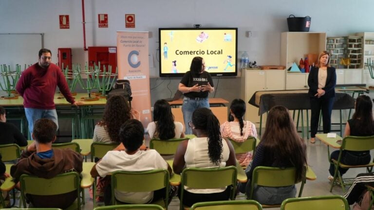 El tejido empresarial de Puerto del Rosario se implica en la orientación profesional de los jóvenes