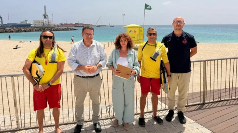 Puerto del Rosario duplica el servicio de socorrismo en Los Molinos y amplía la vigilancia en sus playas