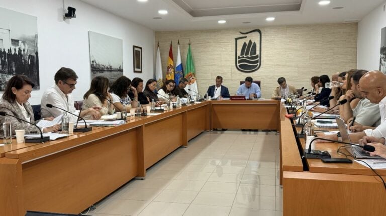 Puerto del Rosario regulariza las concesiones del Mercado Municipal para impulsar su modernización