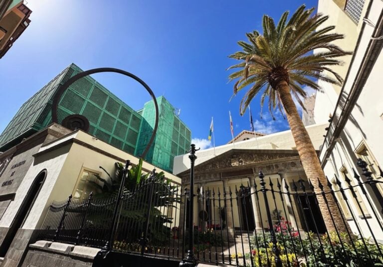 Exterior del Parlamento de Canarias