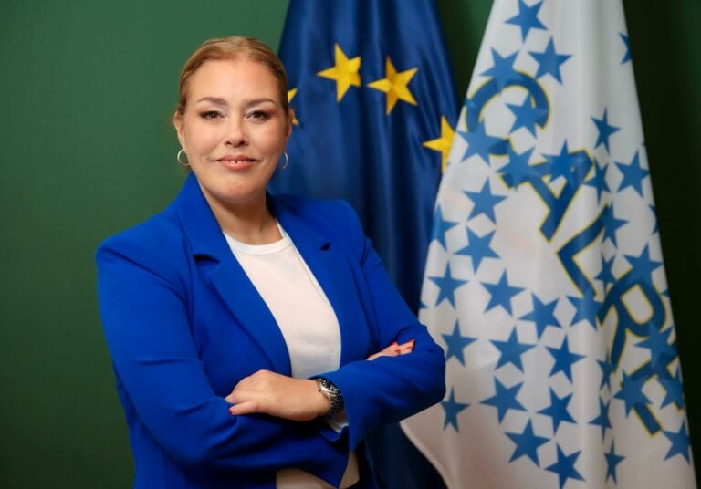 La presidenta del Parlamento canario y de la Calre, Astrid Pérez