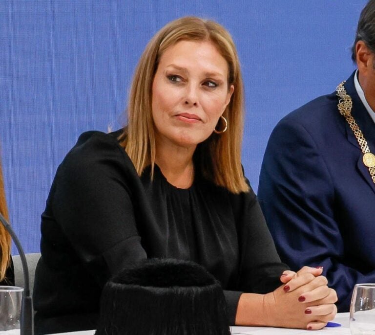 La presidenta del Parlamento canario y de la Calre, Astrid Pérez
