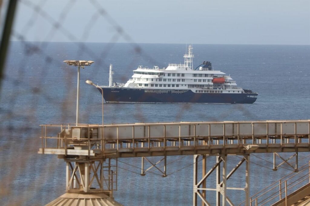 El sector hotelero pide calma ante la llegada del crucero con casos de hantavirus: «No estamos en un proceso de cancelaciones masivas»