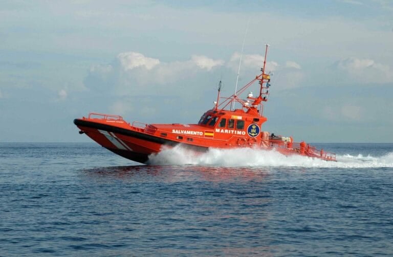 Los dos fallecidos en una patera al suroeste de Fuerteventura tenían 25 y 28 años