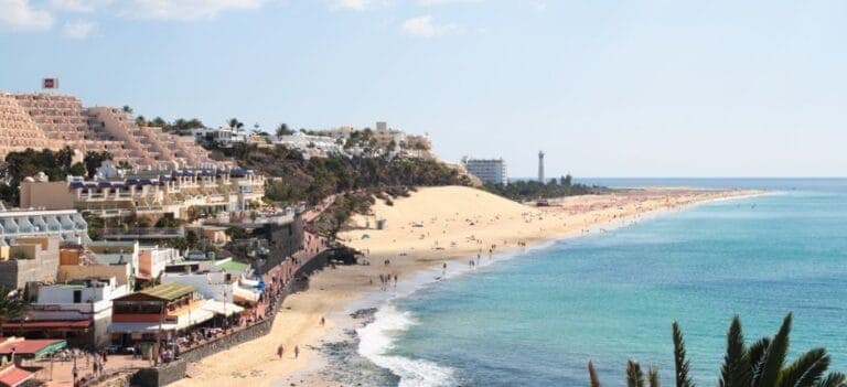 Un varón grave tras sufrir una parada cardiorrespiratoria en la Playa de Morro Jable