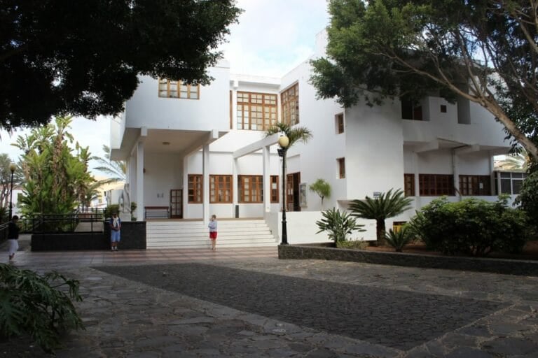 El PSOE tilda de «cacicada» la compra de la finca de Ajuy por 1,8 millones