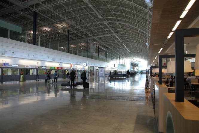 El aeropuerto majorero relegado al quinto puesto en llegada de turistas en agosto