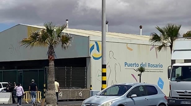 Un bebé de 1 año, entre los 57 migrantes rescatados este lunes de una patera