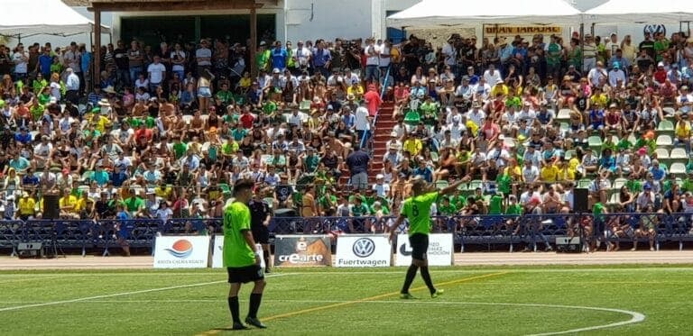 La U.D. Gran Tarajal se mete en puestos de descenso