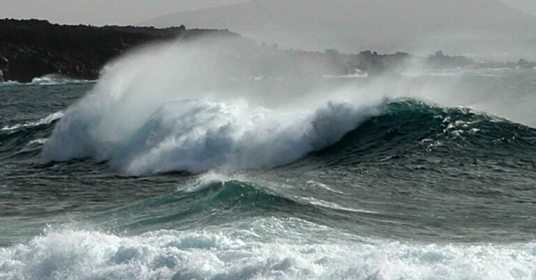 Prealerta por fenómenos costeros adversos en toda Canarias