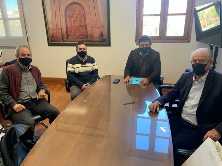 Pájara firma un convenio con el Banco de Alimentos