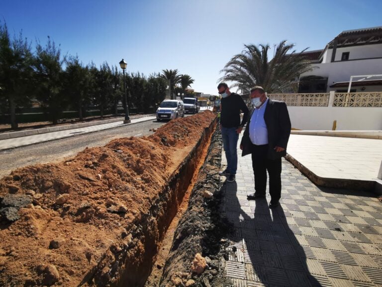 El ayuntamiento mejora el alcantarillado en Caleta de Fuste