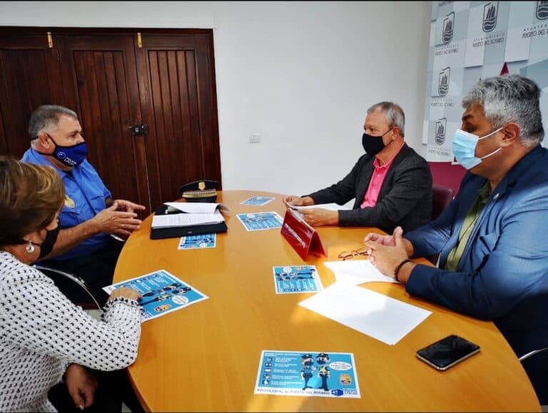 Juan Jiménez coordina con la Policía Local y Nacional la seguridad sanitaria en el municipio