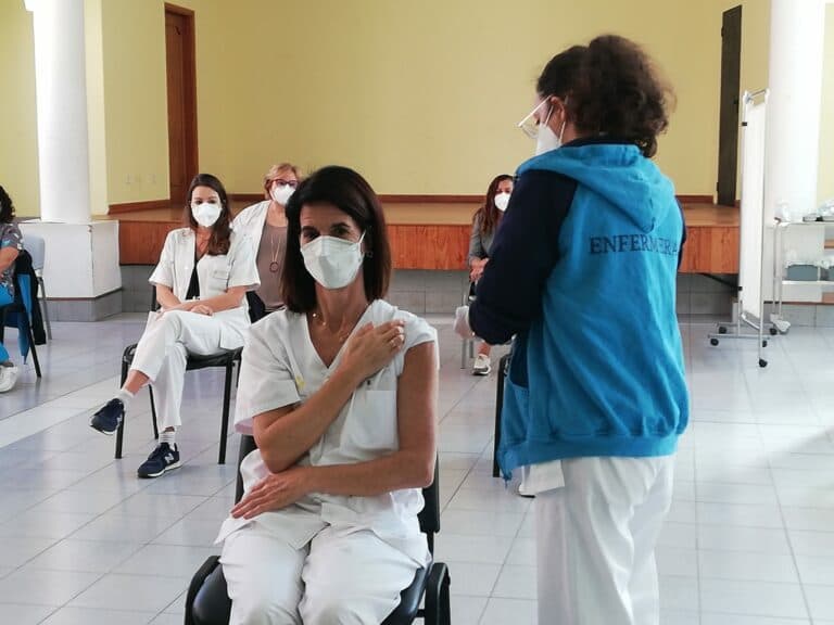 Completada la vacunación COVID en los sanitarios de Atención Primaria en Fuerteventura