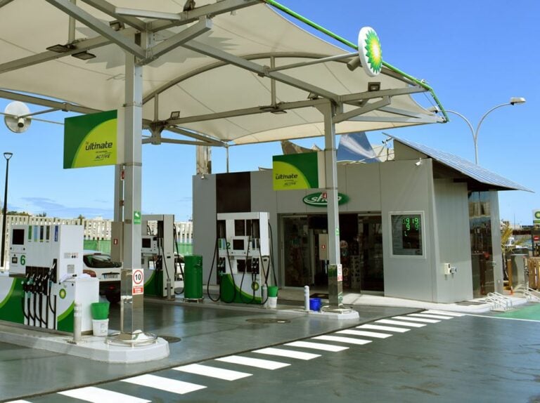 Campaña de donación a la lucha contra el cáncer repostando en BP Muelle Chico y Corpas Corralejo