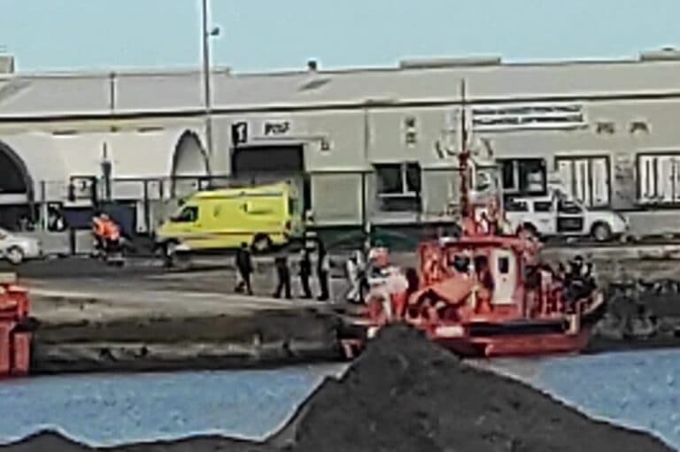 Migrantes rescatados en Fuerteventura dicen haber tirado un cadáver al mar en la travesía