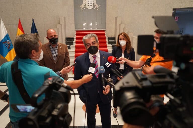 Canarias mantiene el objetivo de vacunar al 70% de la población antes del verano