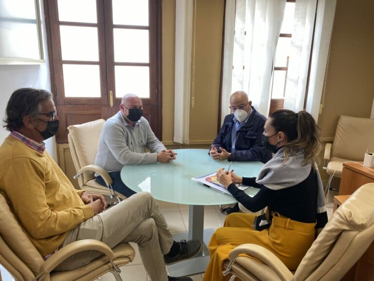 Primera reunión de la consejera de Turismo con Asofuer y Excelfuer