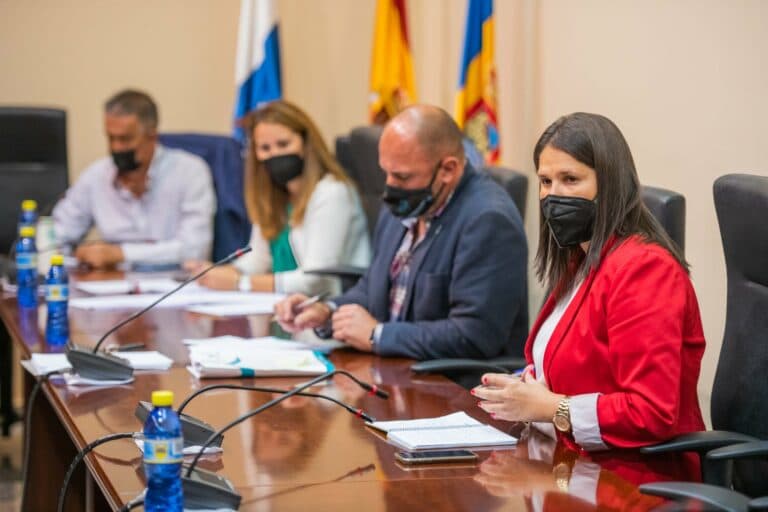 Esther Hernández pide al Cabildo que se inicien las obras de la residencia de mayores