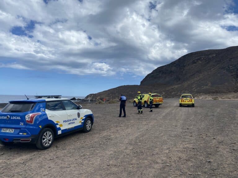 El helicóptero del GES rescata a un senderista herido en Antigua