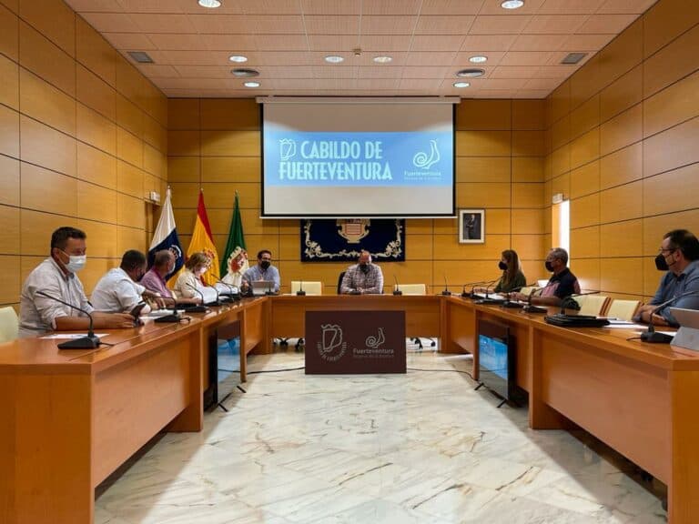 Constituida la nueva mesa de contratación del CAAF