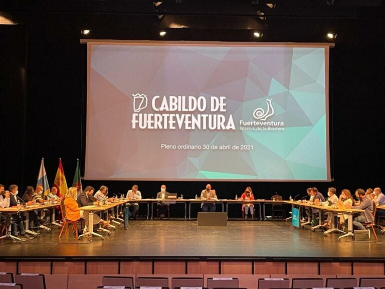 El Cabildo creará una comisión de investigación sobre el centro de día y la residencia de Tuineje